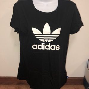 Adidas Logo Shirt🌙
